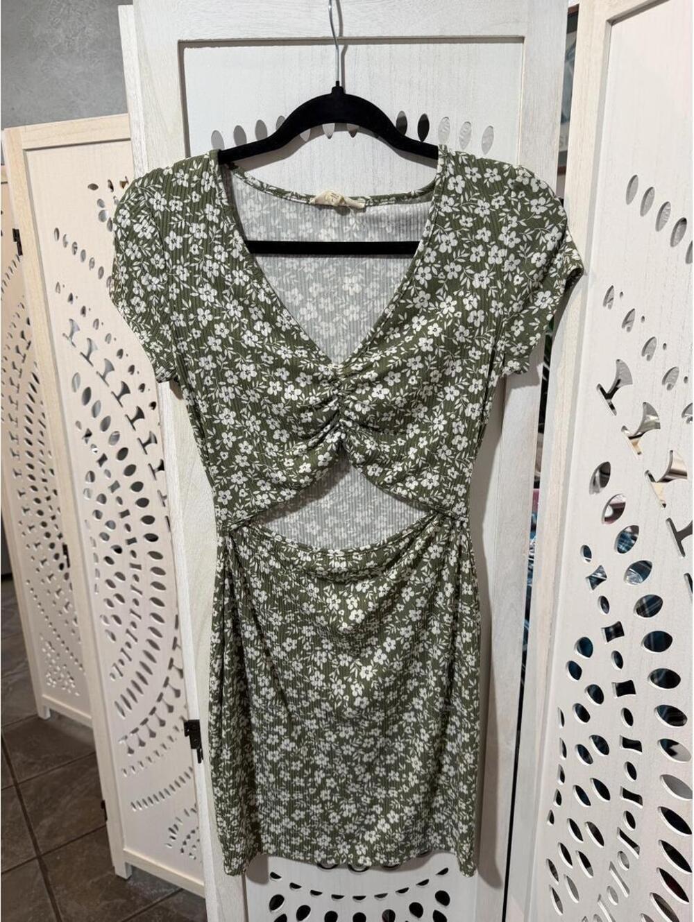 Jessica Simpson Green floral mini dress with cutout front detail